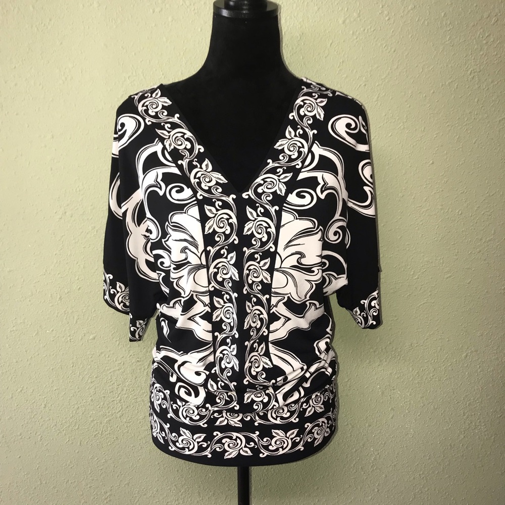 WHBM Stretchy top black and white XXS